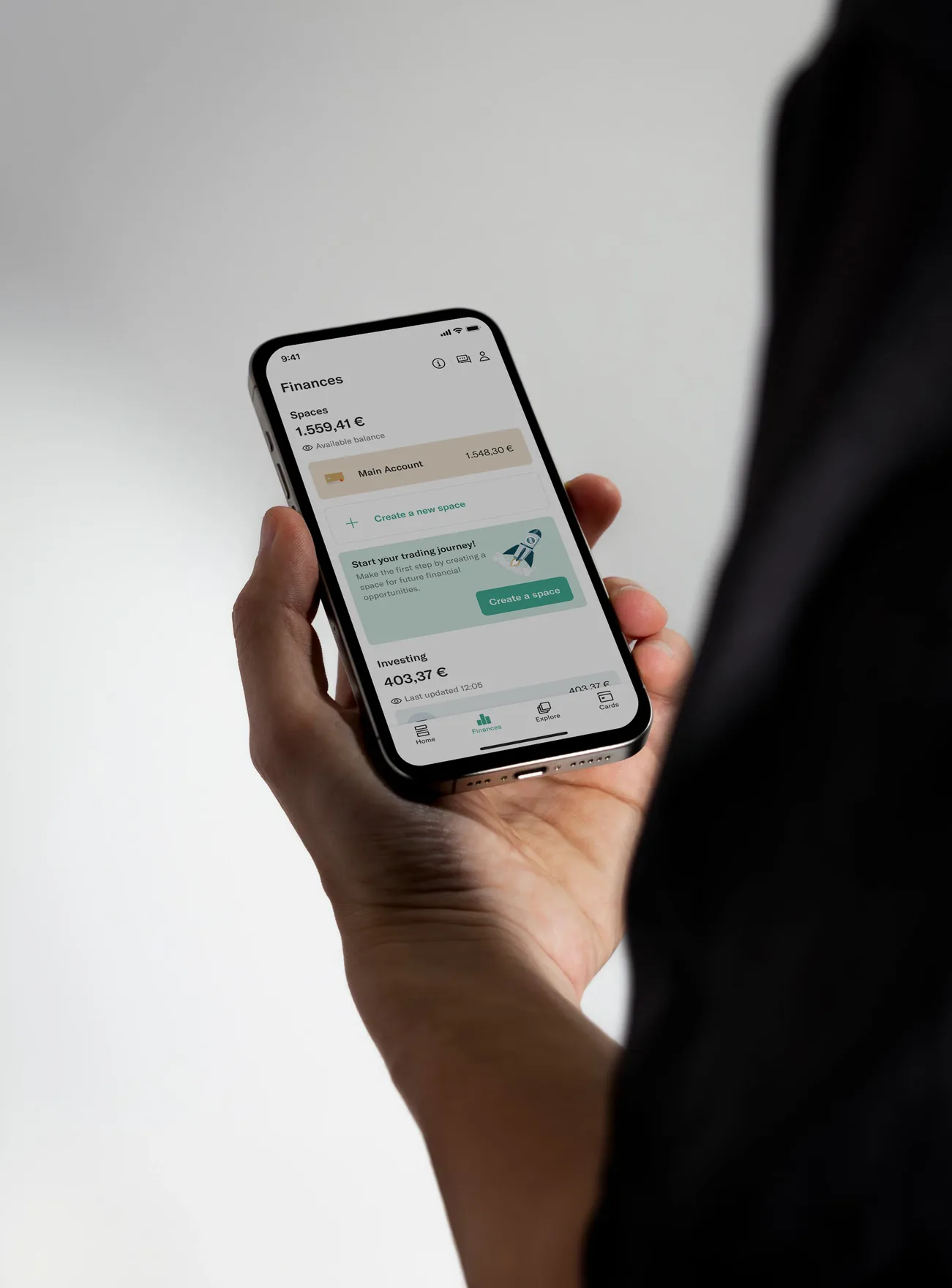 Finances app in hand